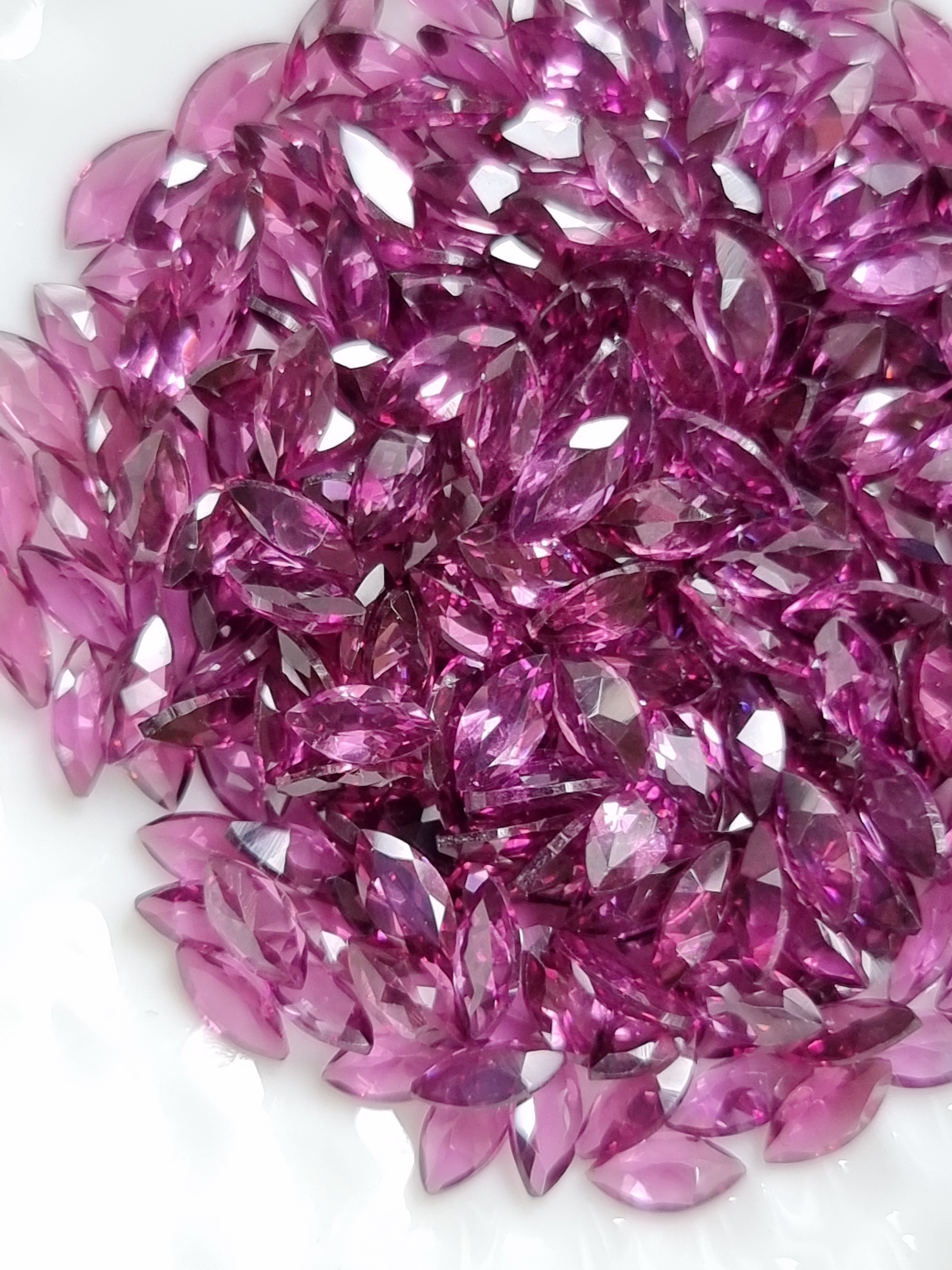 โรโดไลท์มาคี 2.5x5 mm. 5 กะรัต