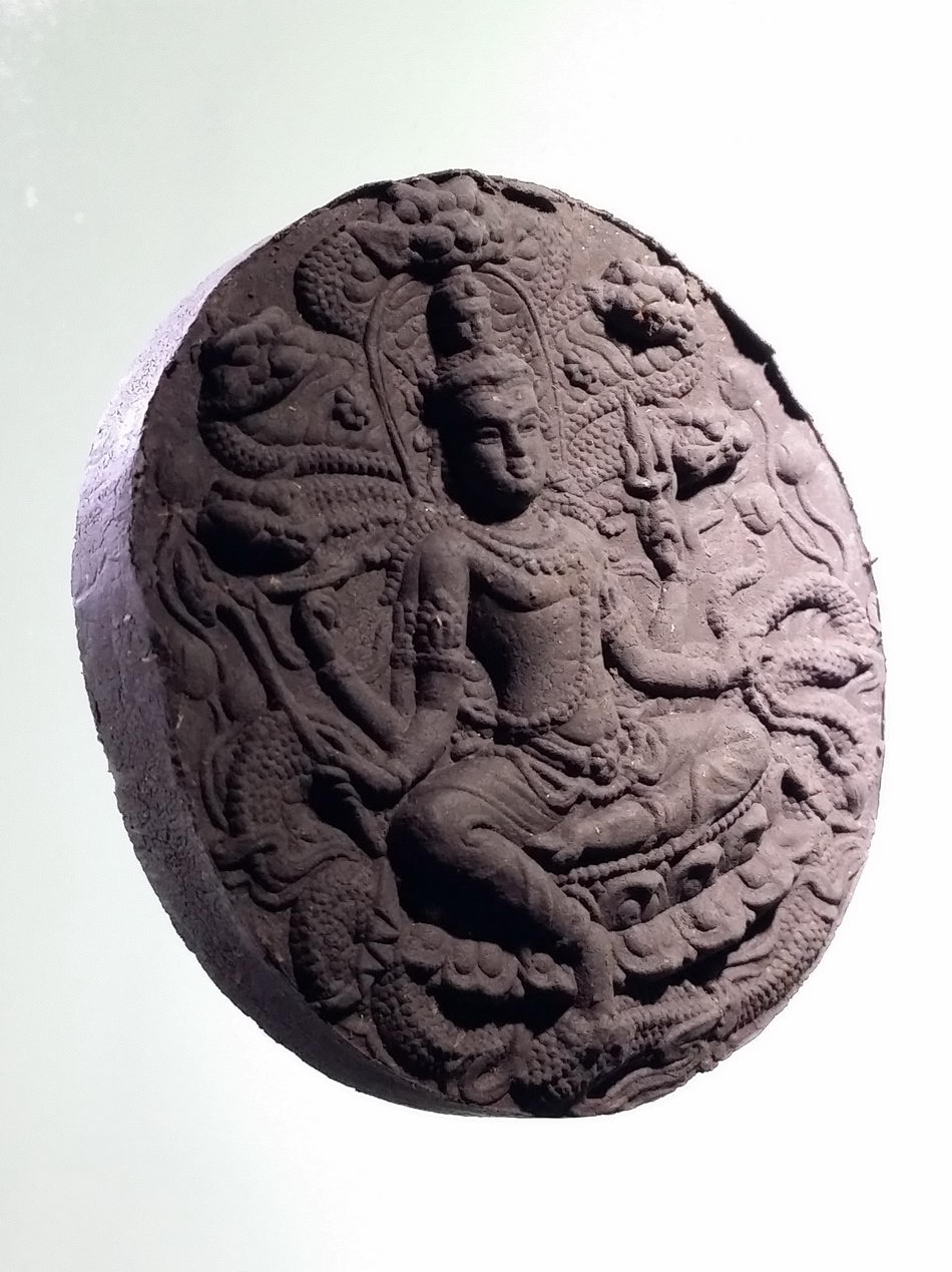 รหัสสินค้า จตุคามรามเทพ 805 พระเทวราชโพธิสัตว์จตุคามรามเทพ รุ่นมหาปาฏิหาริย์มั่งมีทรัพย์ เนื้อว่านกากยายักษ์โรยผงตะไบ ฝังโค๊ต นะโมเงิน กล่องแปดเหลี่ยม