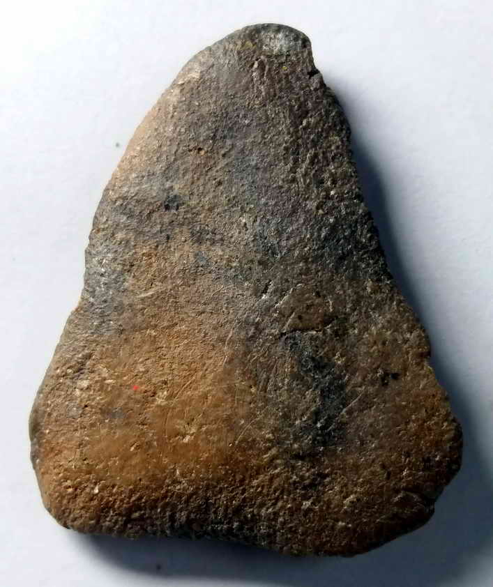 รหัสสินค้า พระกรุ 024 พระนางพญาเสน่ห์จันทร์ เนื้อดินไม่ตัดปีก จ.สุโขทัย ไม่ทราบกรุ สภาพพอสวย รอยที่ใบหน้าเป็นมาแต่เดิม น่าจะเกิดขึ้นจากการกดพิมพ์