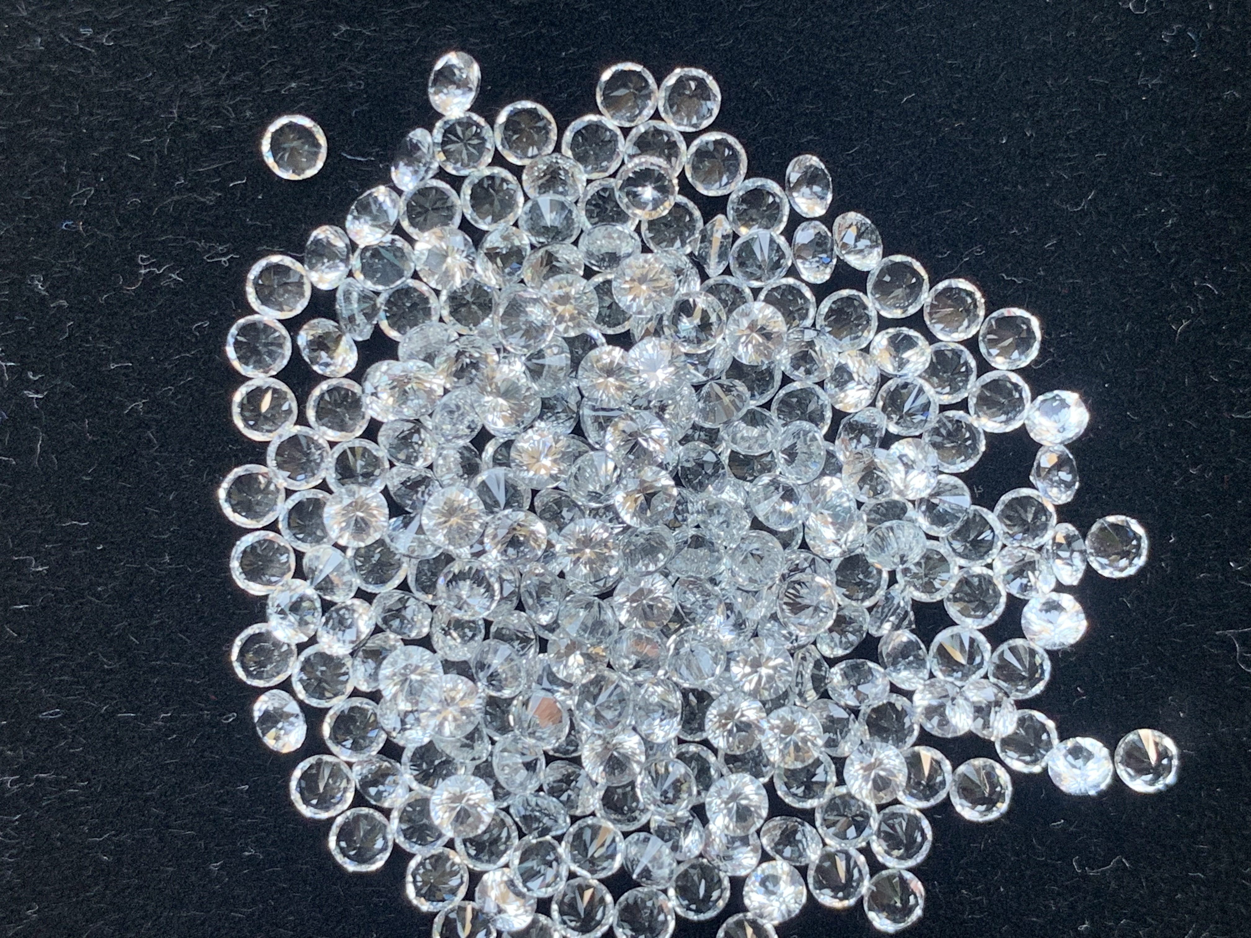 ไวท์โทปาสกลม 2.7 มม. 5 กะรัต