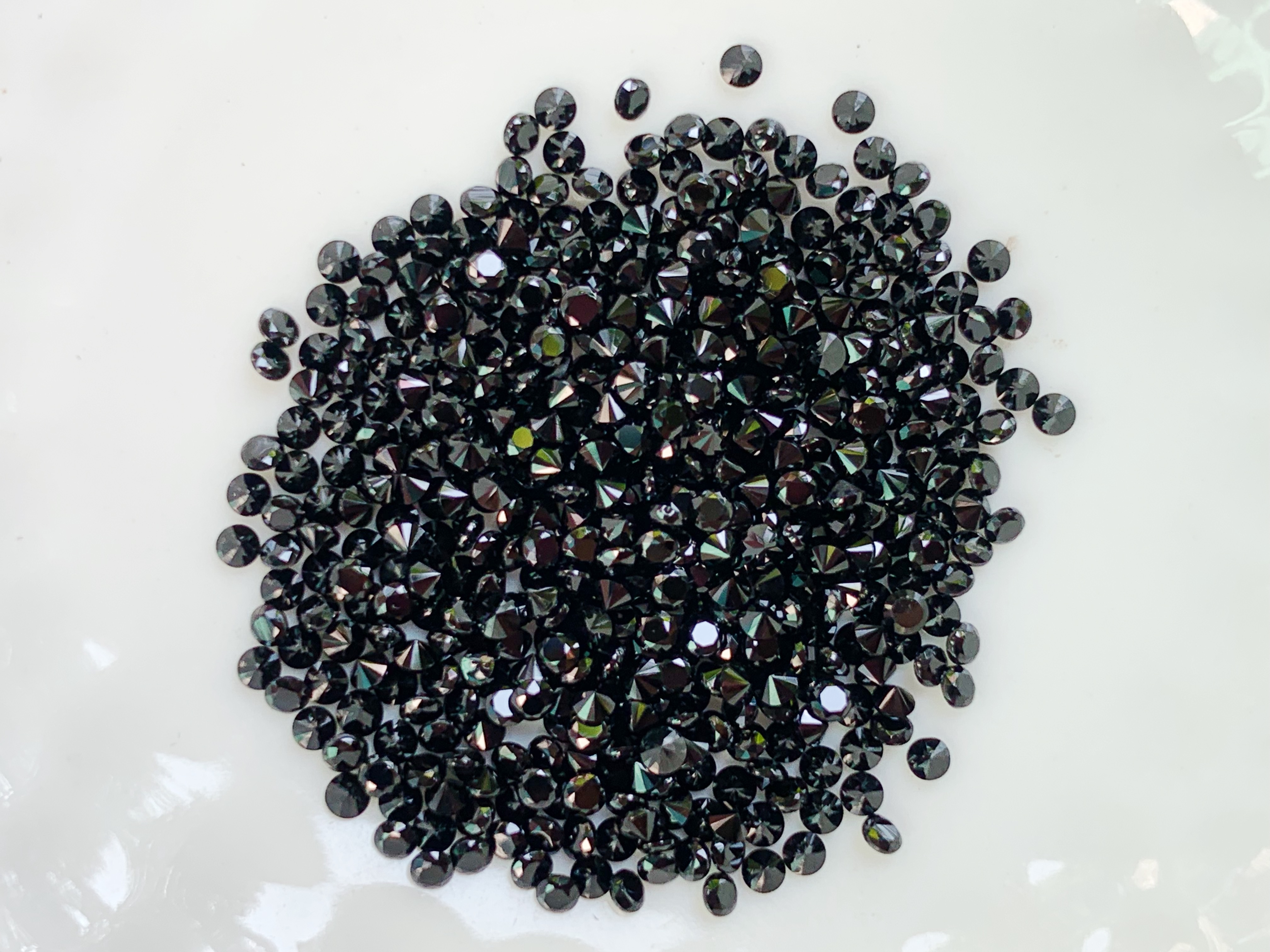 Black spinel นิลกลม 1.5 มม. 5 กะรัต