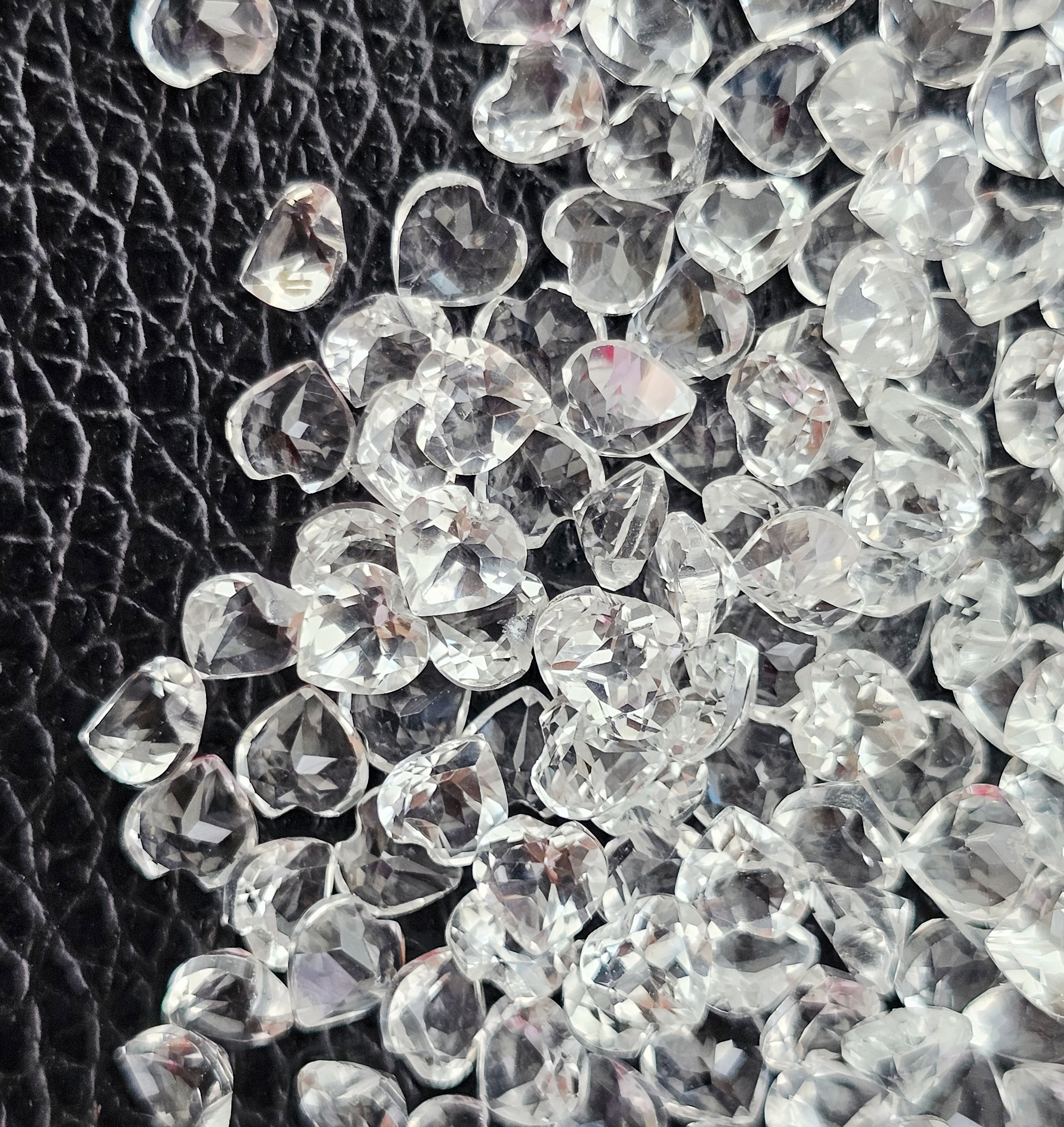 พลอยไวท์โทปาสหัวใจ 4 มม. 5 กะรัต