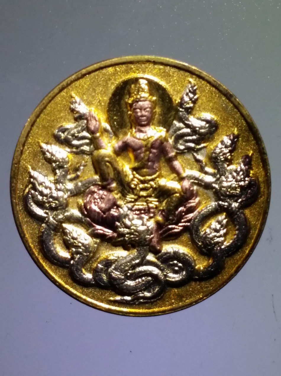 รหัสสินค้า จตุคามรามเทพ 585 จตุคามรามเทพ รุ่น บารมีร่มไทร ปีพ.ศ. 2550 เหรียญชุบทอง สามกษัตริย์ ขนาด 3.2 ซ.ม.