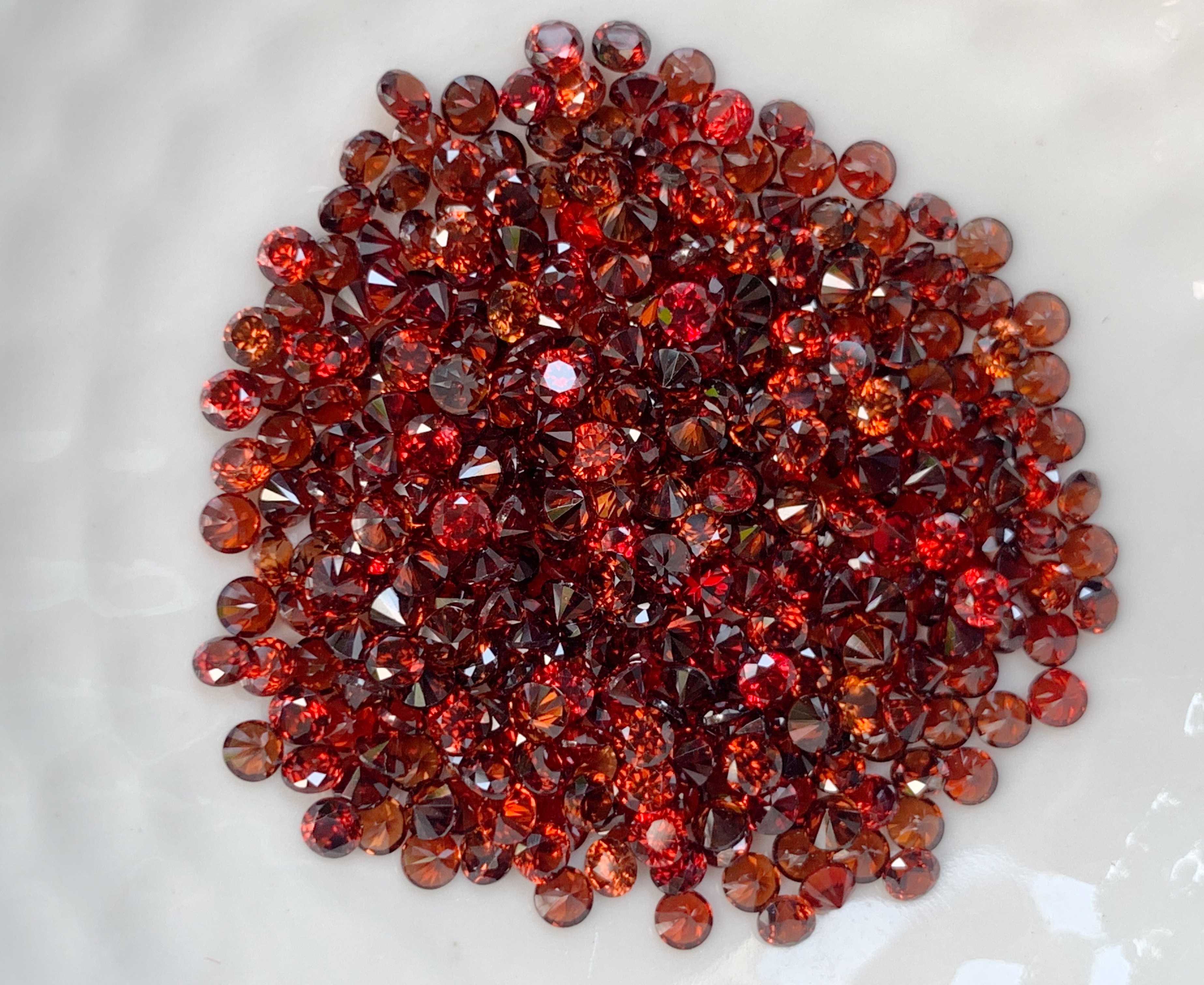 เพทายดิบกลม 2.2 มม 1 กะรัต