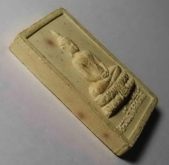 รหัสสินค้า นครสวรรค์ 067 หลวงพ่อโตศักดิ์สิทธิ์เนื้อผง หลังพระจุฬามณีเจดีย์ วัดคีรีวงศ์ จังหวัดนครสวรรค์ หลวงพ่อมหาบุญรอด สร้าง