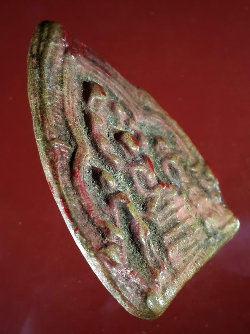 รหัสสินค้า พระกรุ 047 พระนารายณ์ทรงปืน เนื้อดิน พิมพ์เล็ก กรุวัดพระศรีรัตนมหาธาตุ จังหวัดลพบุรี