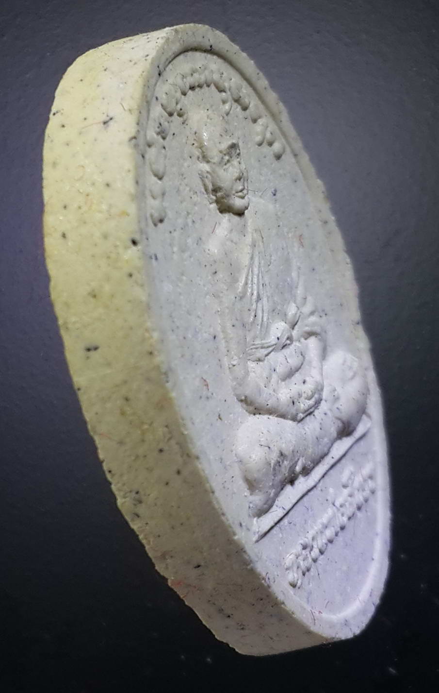 รหัสสินค้า พระมีกล่อง 302 พระผงรูปเหมือน หลวงพ่อสังวร วัดแค ตำบลรั้วใหญ่ อำเภอเมือง จังหวัดสุพรรณบุรี สร้างปี 2538 รุ่นบูรณะกุฏิสงฆ์