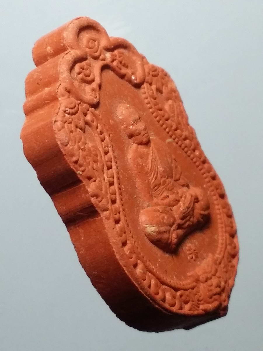 รหัสสินค้า พระมีกล่อง 262 พระผงเสมารุ่นเสือคาบดาบ หลวงพ่อพัฒน์ วัดห้วยด้วน จังหวัดนครสวรรค์