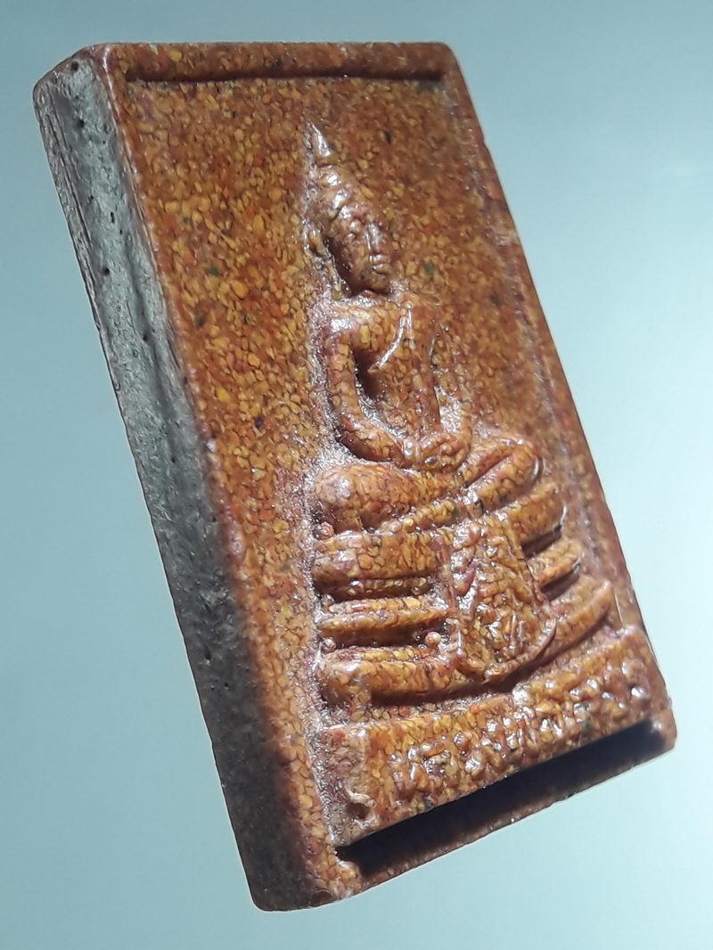 รหัสสินค้า พระเนื้อดิน ผง ว่าน 10536 หลวงพ่อโสธร เนื้อกระเบื้องหลังคาโบสถ์ วัดโสธรวรารามวรวิหาร จังหวัดฉะเชิงเทรา พิมพ์มีขอบ