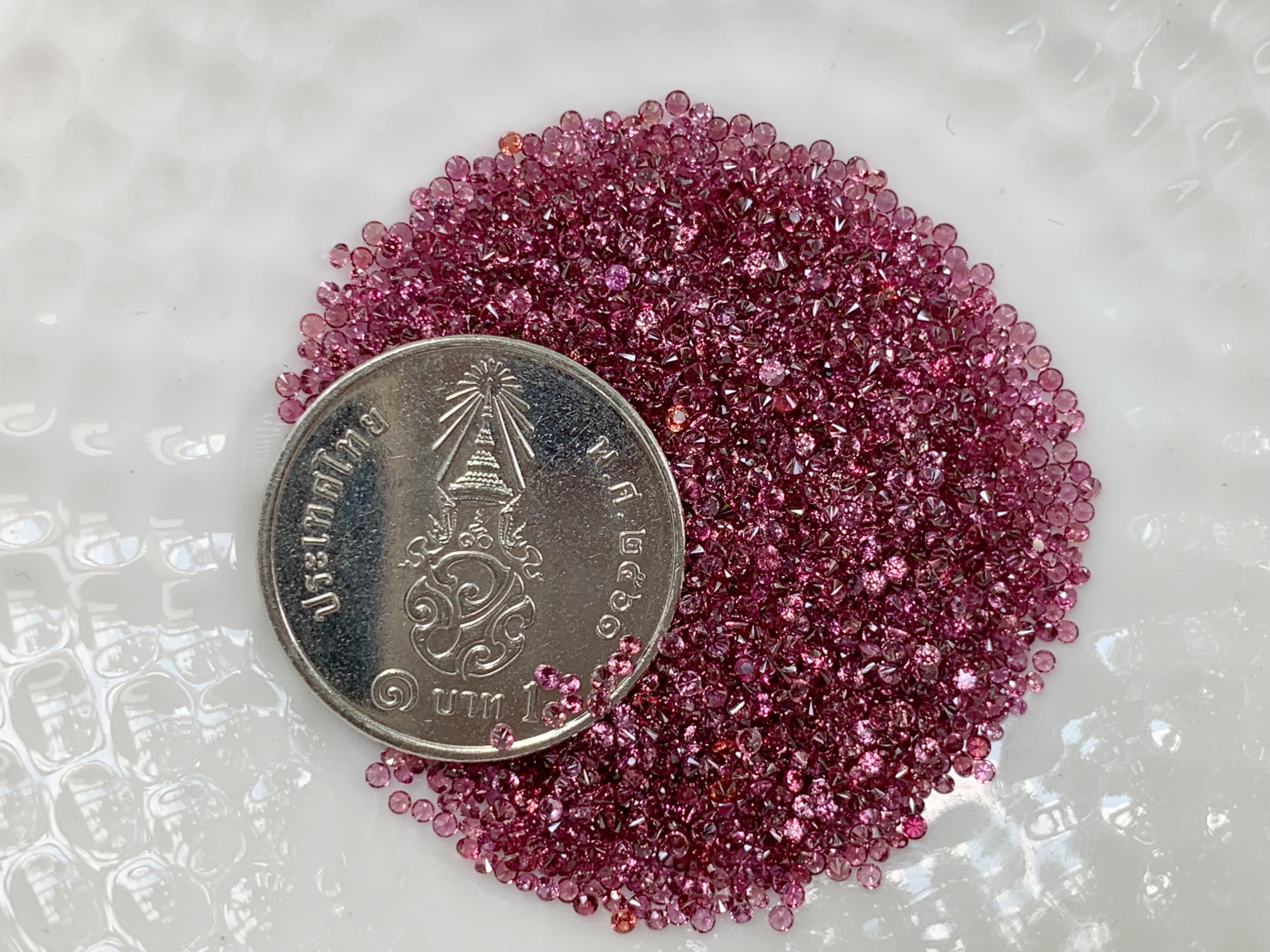 Red-Pink sapphire 1.0-1.1 mm. 1 กะรัต