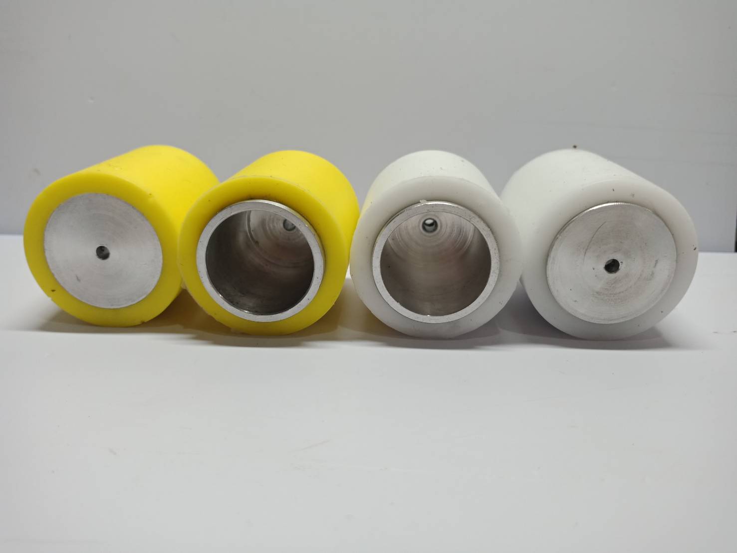 ล้ออลูมิเนียมพร้อมยางหล่อ 36mmx43mm แกน 3 mm (2ล้อ)