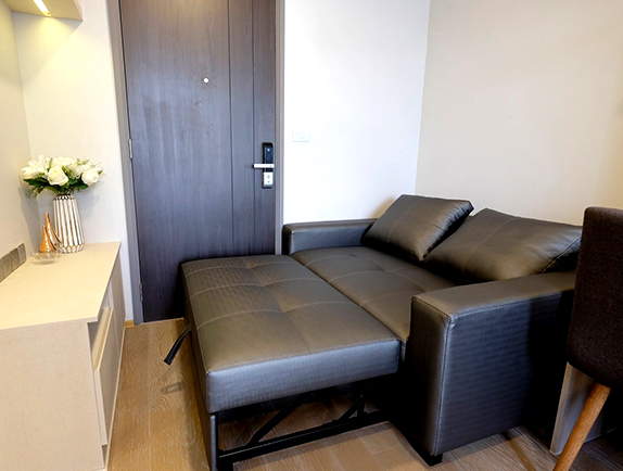 why smart plus sofa ? โซฟาเบด ทำไมต้องเรา ? ด้วยขนาดของห้องที่ถูกจำกัดความต้องการ โซฟาที่ปรับนอนได้จึงมีเพิ่มมากขึ้น แต่ไม่ใช่ ทุกร้านจะทำโซฟาเบดได้ เพราะโซฟาเบดนั้น มีรายละเอียดกลไก และเรื่องระดับที่มากกว่า โซฟาธรรมดาทั่วไป ร้านของเรามีทีมช่างที่ผ่านงานผลิตโซฟาเบด และมีประสบการณ์มากกว่า 20 ปี คอยผลิต ชิ้นงานที่ตรงตามความต้องการของลูกค้าได้