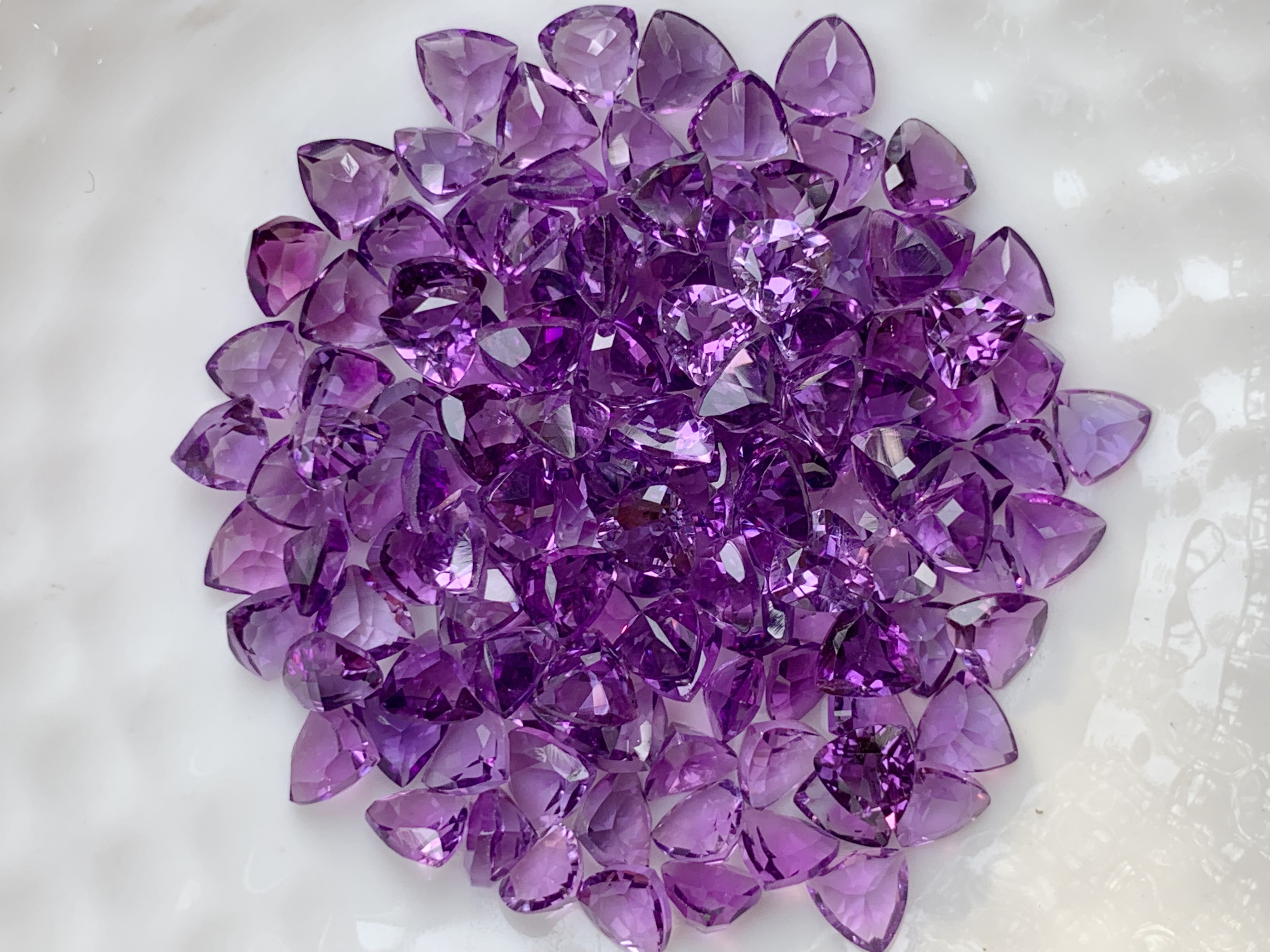 อเมทิสสามเหลี่ยม 4 มม. 5 กะรัต