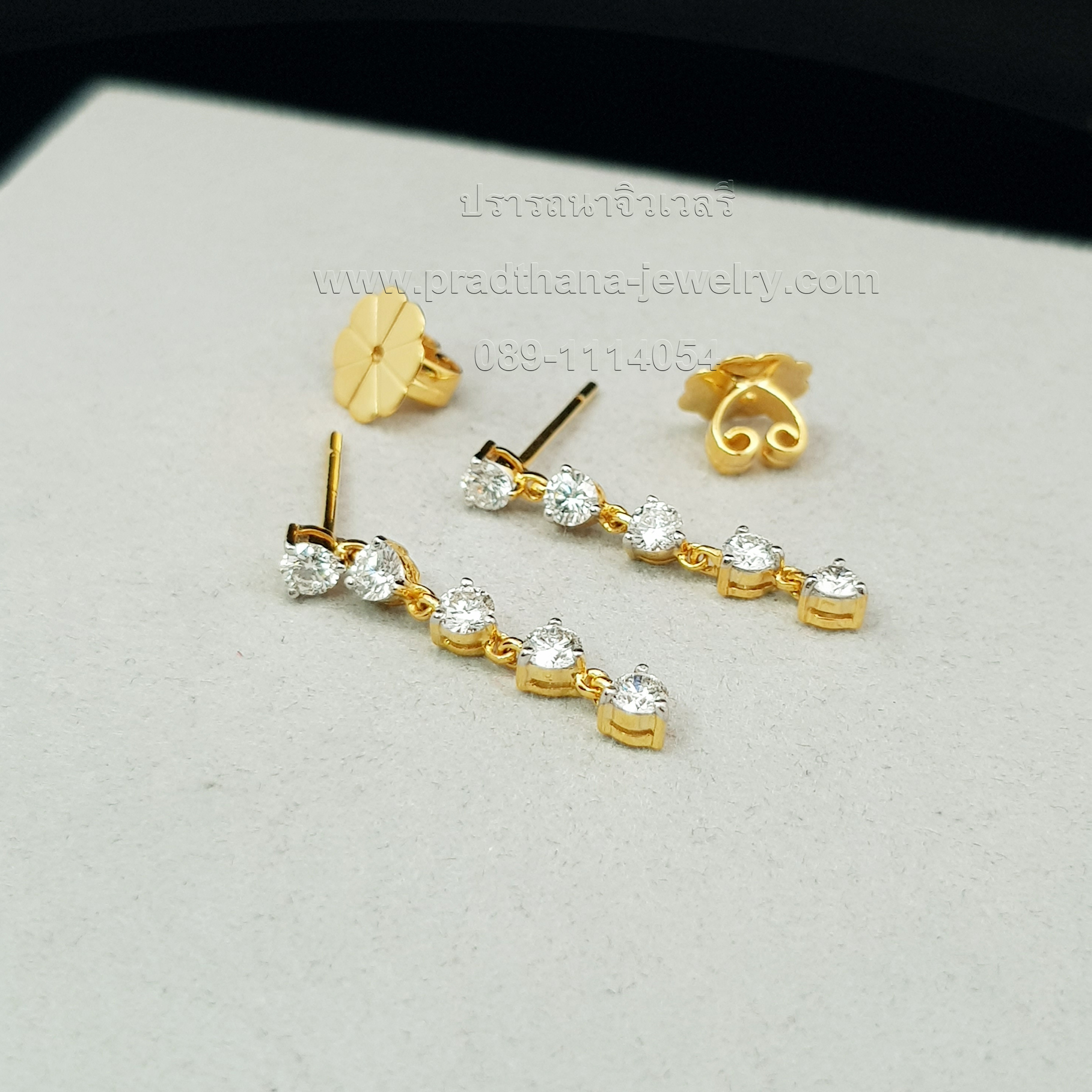 ต่างหูเพชรห้อยสายยาว **ขายแล้ว**