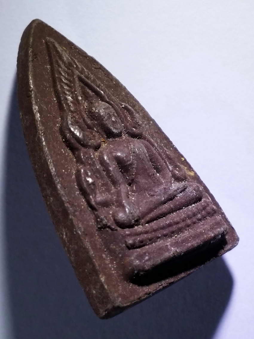 รหัสสินค้า พระไม่ทราบที่ 523 พระพุทธชินราชเนื้อผง ผสมแร่ เหล็กน้ำพี้ หลังยันต์ ไม่ทราบที่