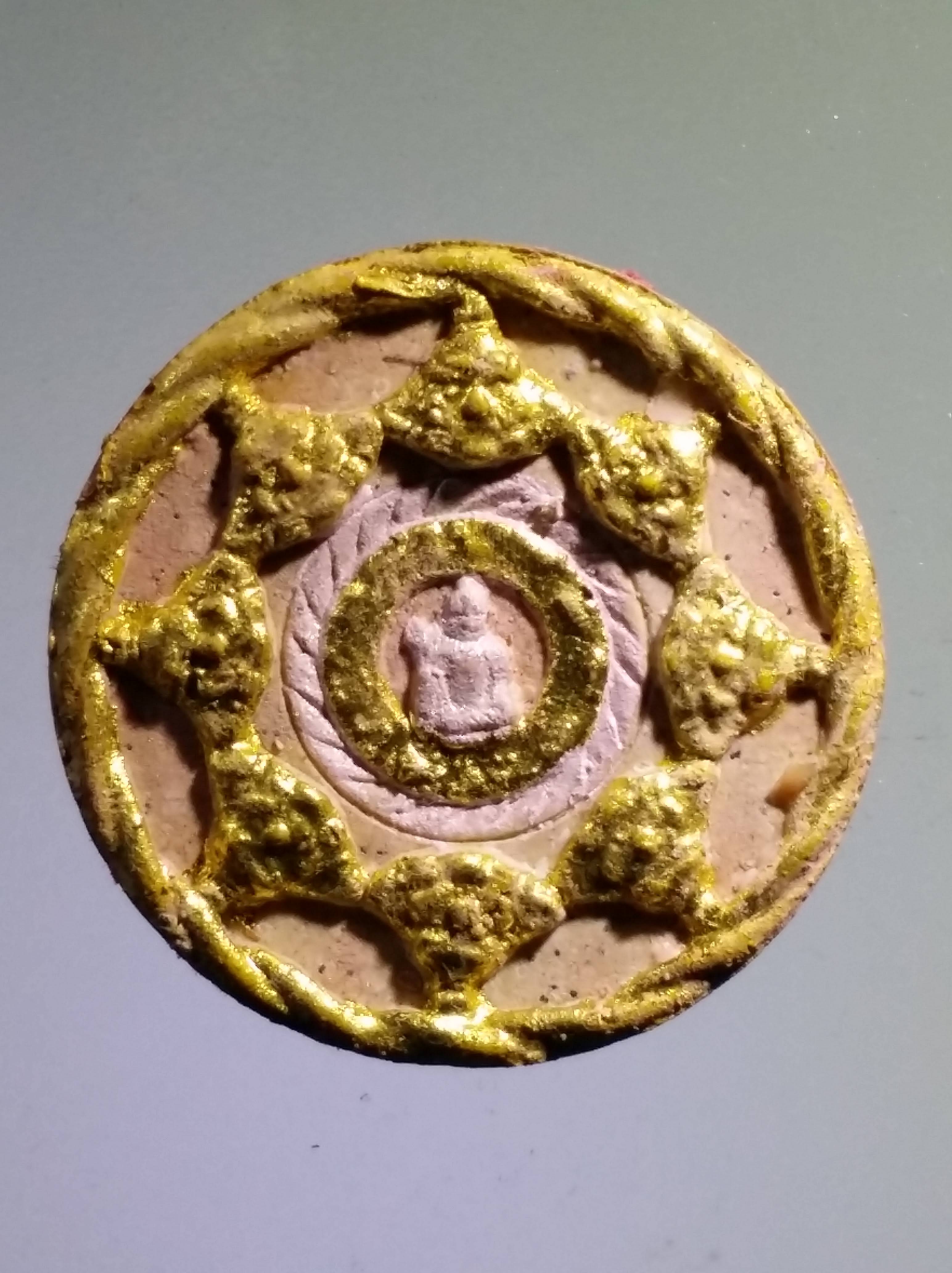 รหัสสินค้า จตุคามรามเทพ 425 หลวงปู่ทวด - จตุคามรามเทพ รุ่นปาฏิหาริย์ วัดห้วยมงคล จังหวัดประจวบคีรีขันธ์ เนื้อว่านขาวปัดทอง ขอบเกลียวเชือก แจกกรรมการ