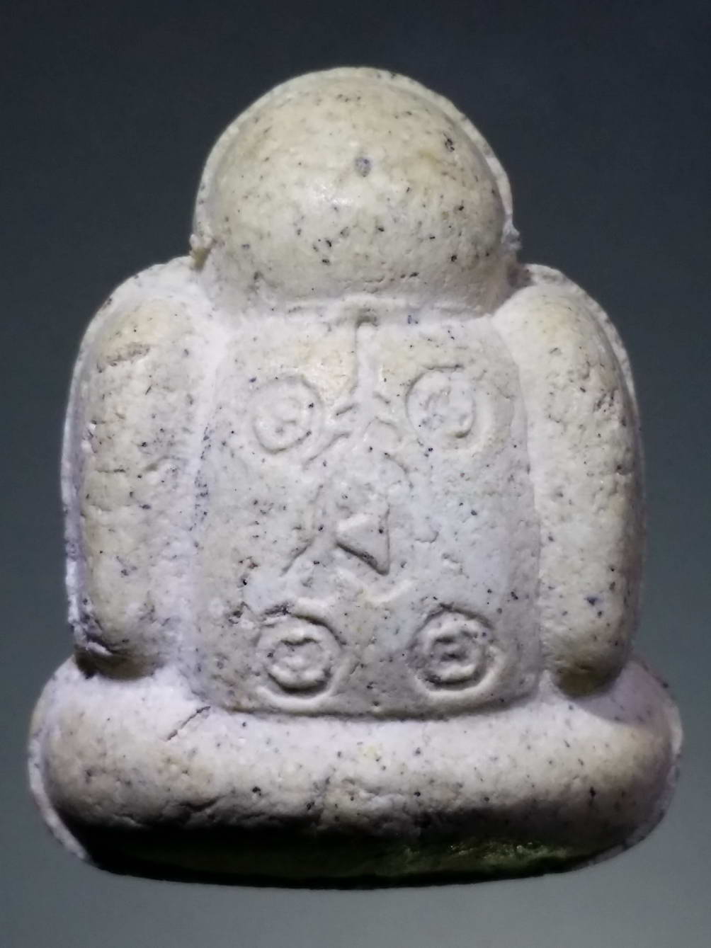 รหัสสินค้า พระไม่ทราบที่ 256 พระปิดตาเนื้อผง หลังยันต์ ไม่ทราบที่