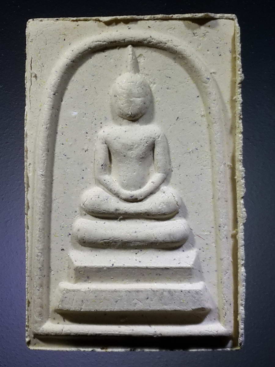 รหัสสินค้า พระมีกล่อง 329 พระสมเด็จเนื้อผงหลวงพ่อคูณวัดบ้านไร่ จ.นครราชสีมา รุ่นมหาระรวย