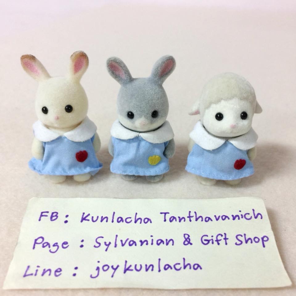 เบบี้ทั้งสามในชุดนักเรียนอนุบาล ขยับแขนขาได้ค่ะ ซิลวาเนียน Nursery Friends : Sylvanian Families