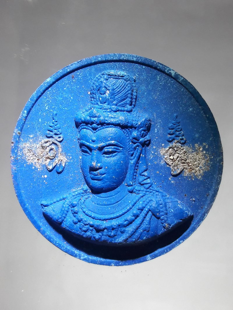 รหัสสินค้า พระเนื้อดิน ผง ว่าน 10251 พระเทวราชโพธิสัตว์จตุคามรามเทพ หลังพญาราหู เนื้อว่านฟ้า โรยแร่ พิมพ์ใหญ่ ขนาดเทียบกับเหรียญบาท ไม่ทราบรุ่น ไม่มีกล่องครับ