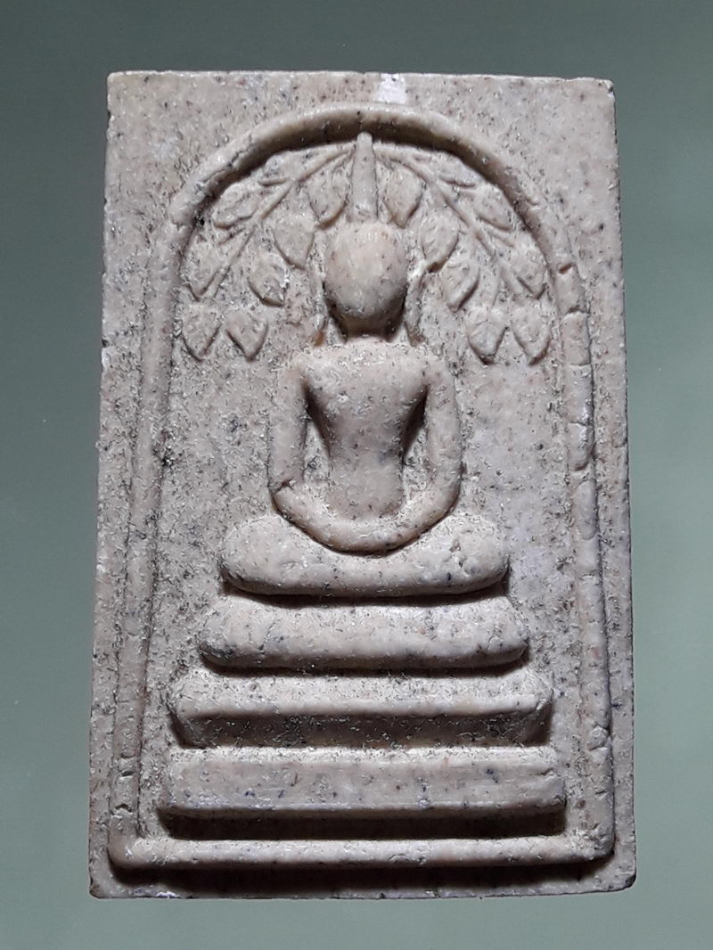 รหัสสินค้า พระสมเด็จ วัดต่างๆ 1320 พระสมเด็จพิมพ์ปรกโพธิ์ รุ่น 1 ขุมทองเศรษฐี หลวงพ่อน้อย อินทสโร (พระครูภาวนากิตติคุณ) อดีตเจ้าอาวาสวัดธรรมศาลา ต.ธรรมศาลา อ.เมือง จ.นครปฐม ปี 2538 จัดสร้างโดยหลวงพ่อสมศักดิ์ สันติจิตโต ศิษย์เอกหลวงพ่อน้อย