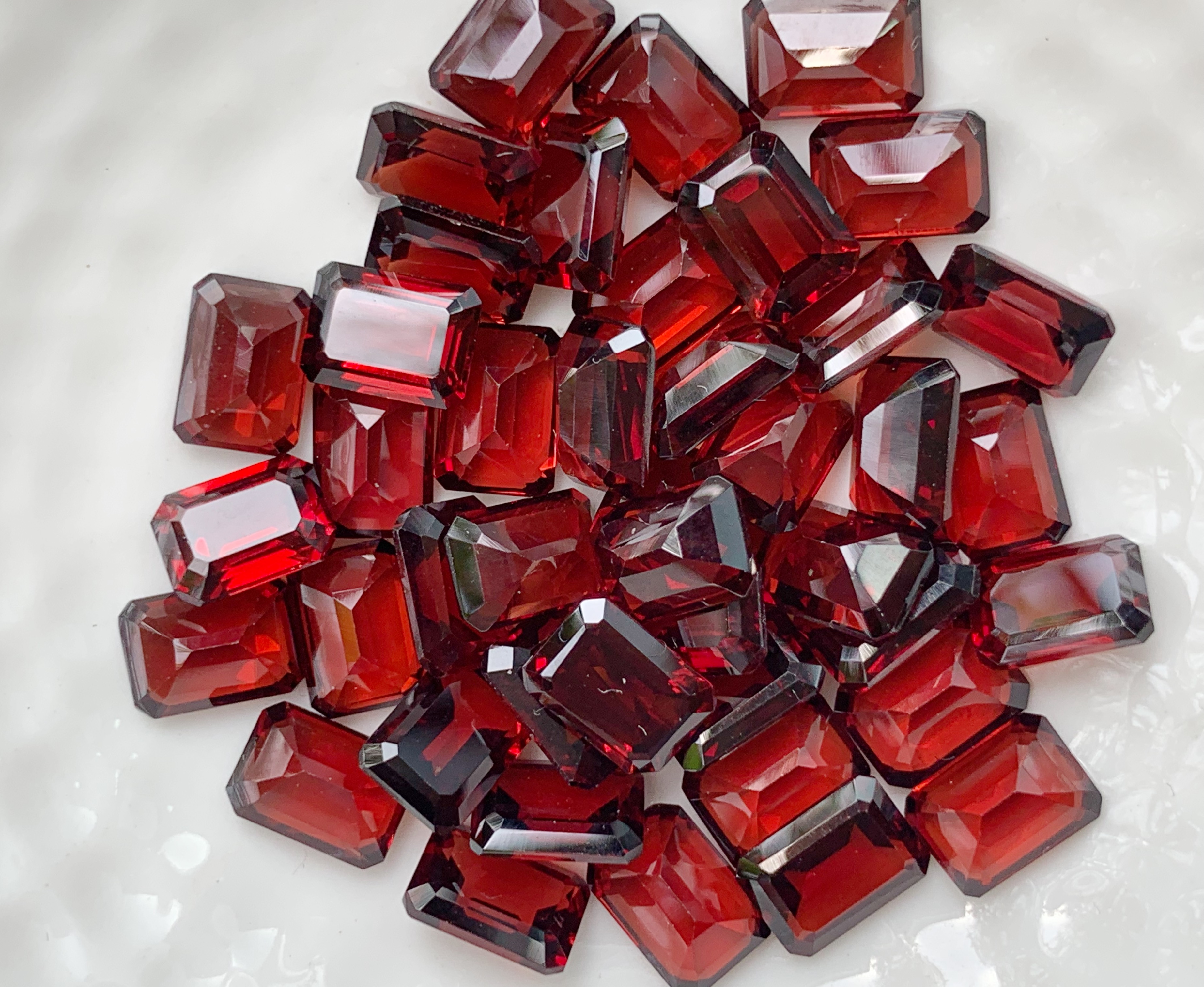 โกเมนสี่เหลี่ยม 7X5 มม. 5 กะรัต