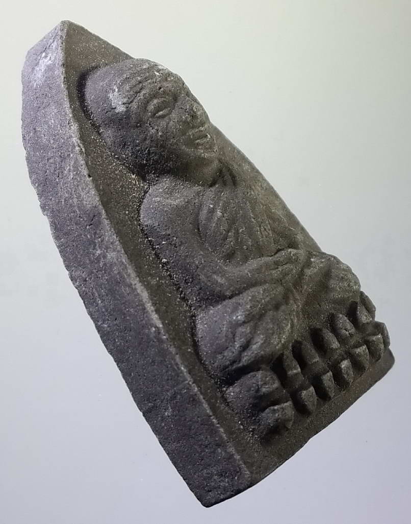 รหัสสินค้า หลวงปู่ทวด วัดต่างๆ 112 หลวงปู่ทวด เนื้อผง วัดช้างให้ จังหวัดปัตตานี ไม่ทราบปีที่สร้าง พิมพ์ตัวหนังสือนูน