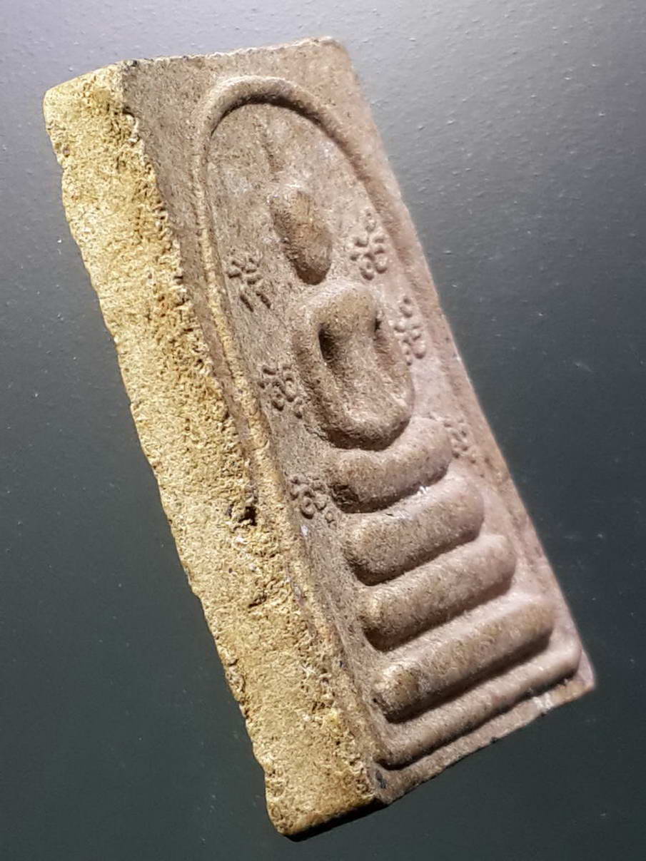 รหัสสินค้า พระไม่ทราบที่ 442 พระสมเด็จเนื้อว่าน ด้านหลังเขียนว่า ตะกุดโพรง ไม่ทราบที่