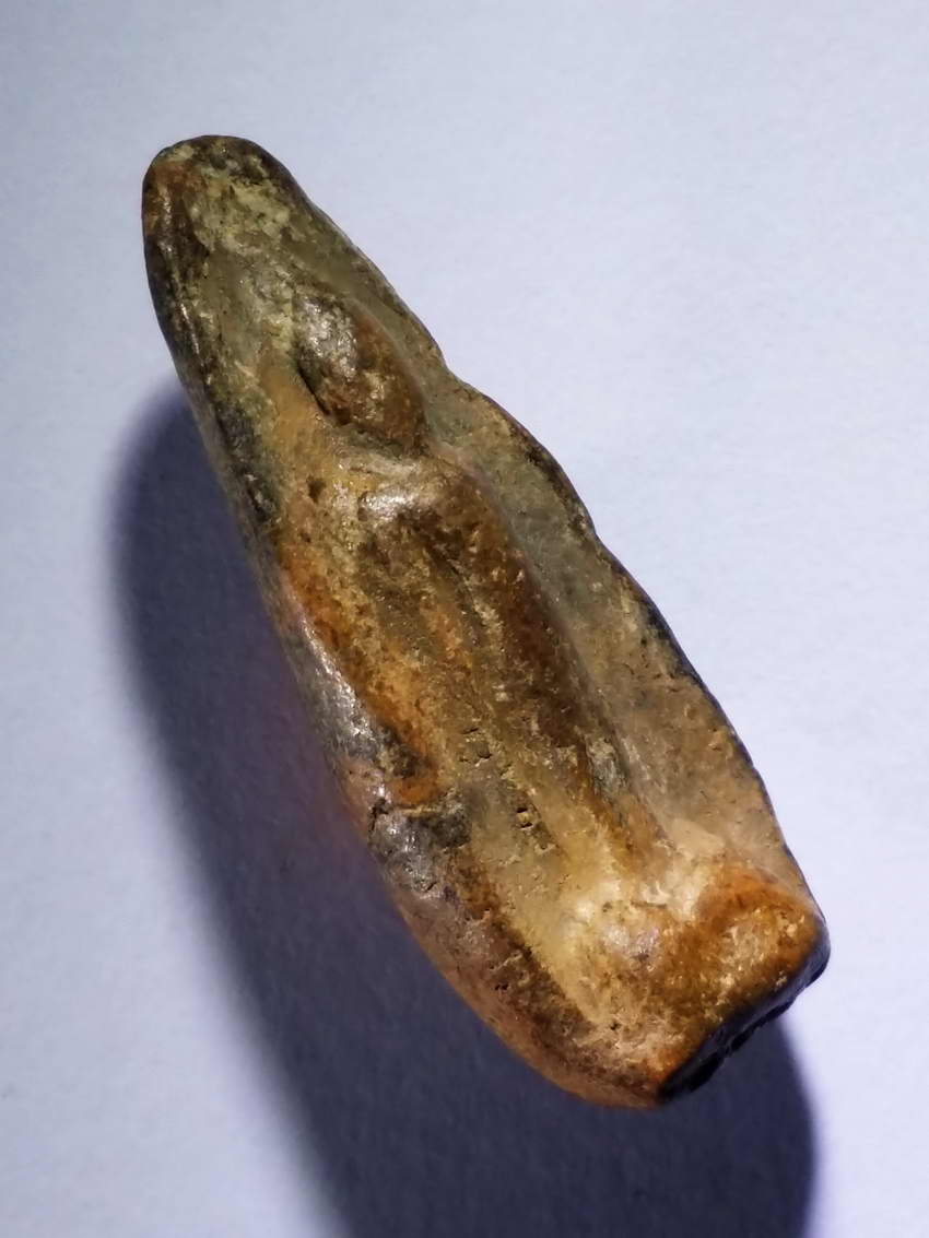 รหัสสินค้า พระไม่ทราบที่ 524 พระเนื้อดินเผาปางเปิดโลก เนื้อแห้ง มัน ละเอียด ครับ ผมว่าน่าจะเป็นพระกรุ สุโขทัย พระรายการนี้ให้เช่าบูชาแล้ว