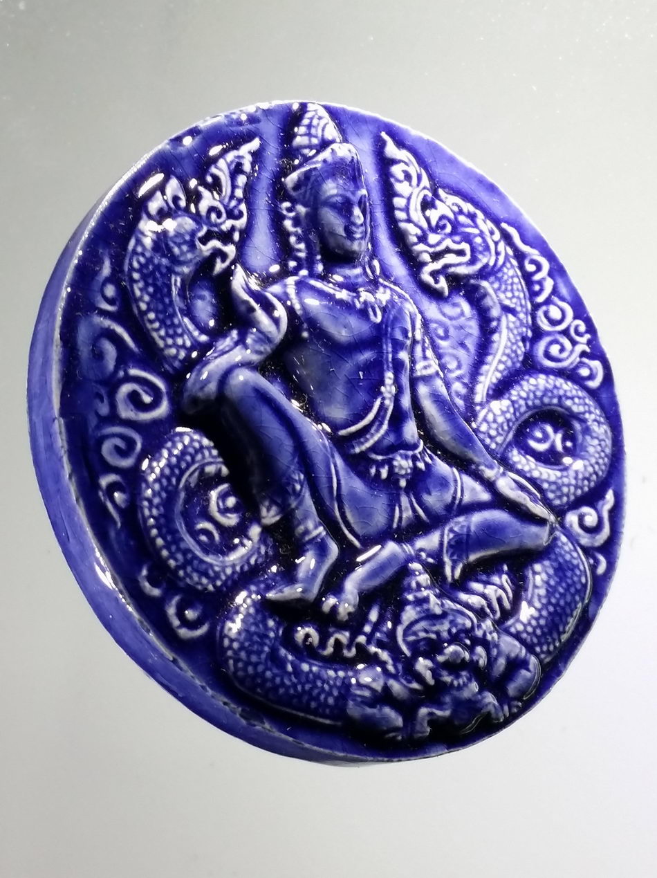 รหัสสินค้า จตุคามรามเทพ 917 พระเทวราชโพธิสัตว์จตุคามรามเทพ เนื้อกระเบื้องเคลือบสีน้ำเงิน รุ่นมหาเศรษฐีบุญฤทธิ์ หลวงพ่อจอน วัดบุญฤทธิ์ จังหวัดนครราชสีมา จัดสร้าง ปี 2550