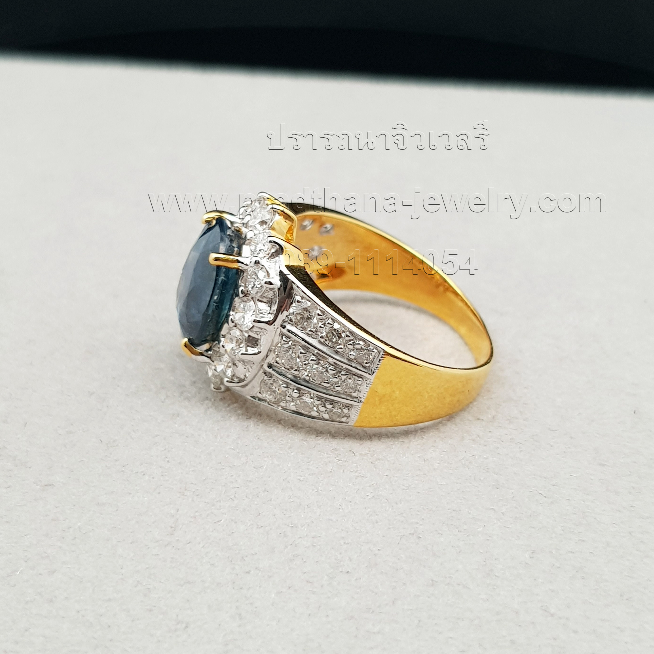 แหวนไพลินประดับเพชร