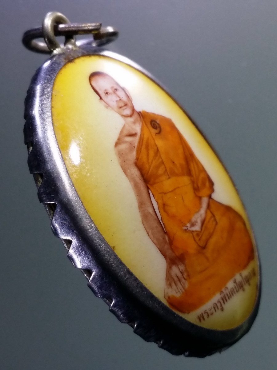 รหัสสินค้า เครื่องราง ล็อกเก็ต ภาพถ่าย 116 ล็อกเก็ตพระครูพินิจปัญโญภาส วัดสามง่าม จังหวัดพิจิตร ที่ระลึกในงานฉลองพัดยศ และพระครูเจ้าคณะตำบลชั้นเอก