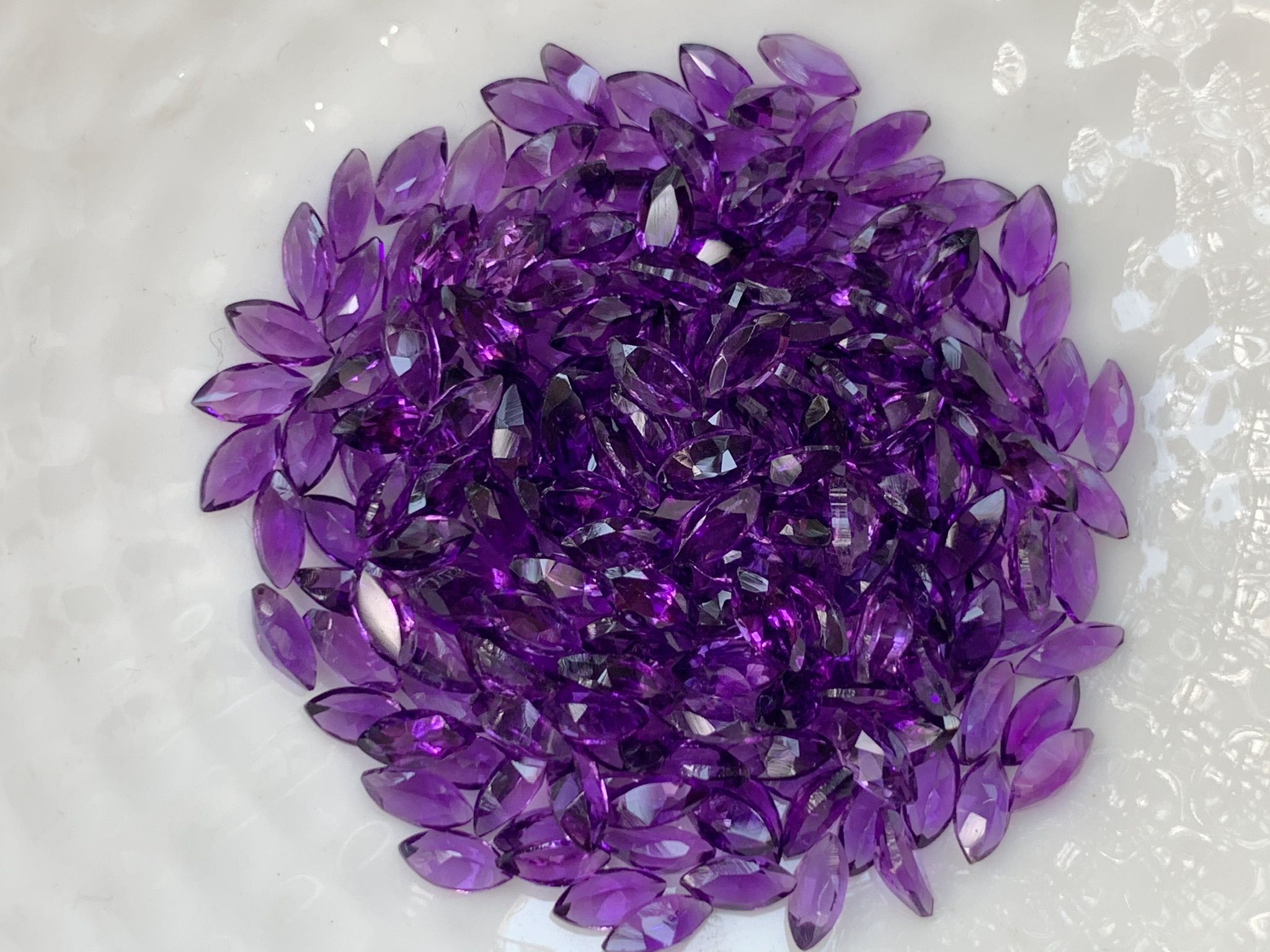 อเมทิสมาคี 2.5x5 mm. 5 กะรัต