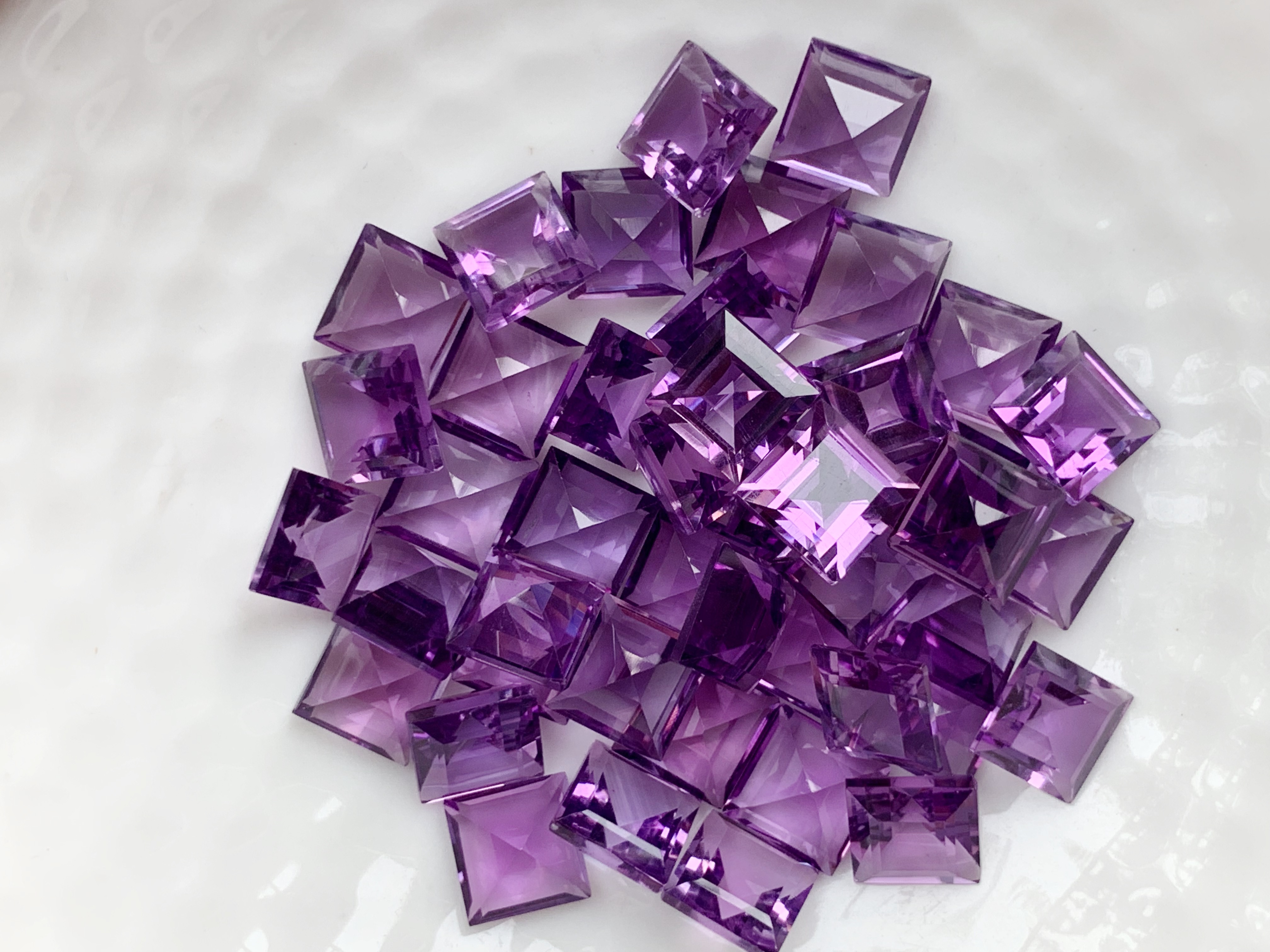 อเมทิสสี่เหลี่ยม 6 มม. 5 กะรัต