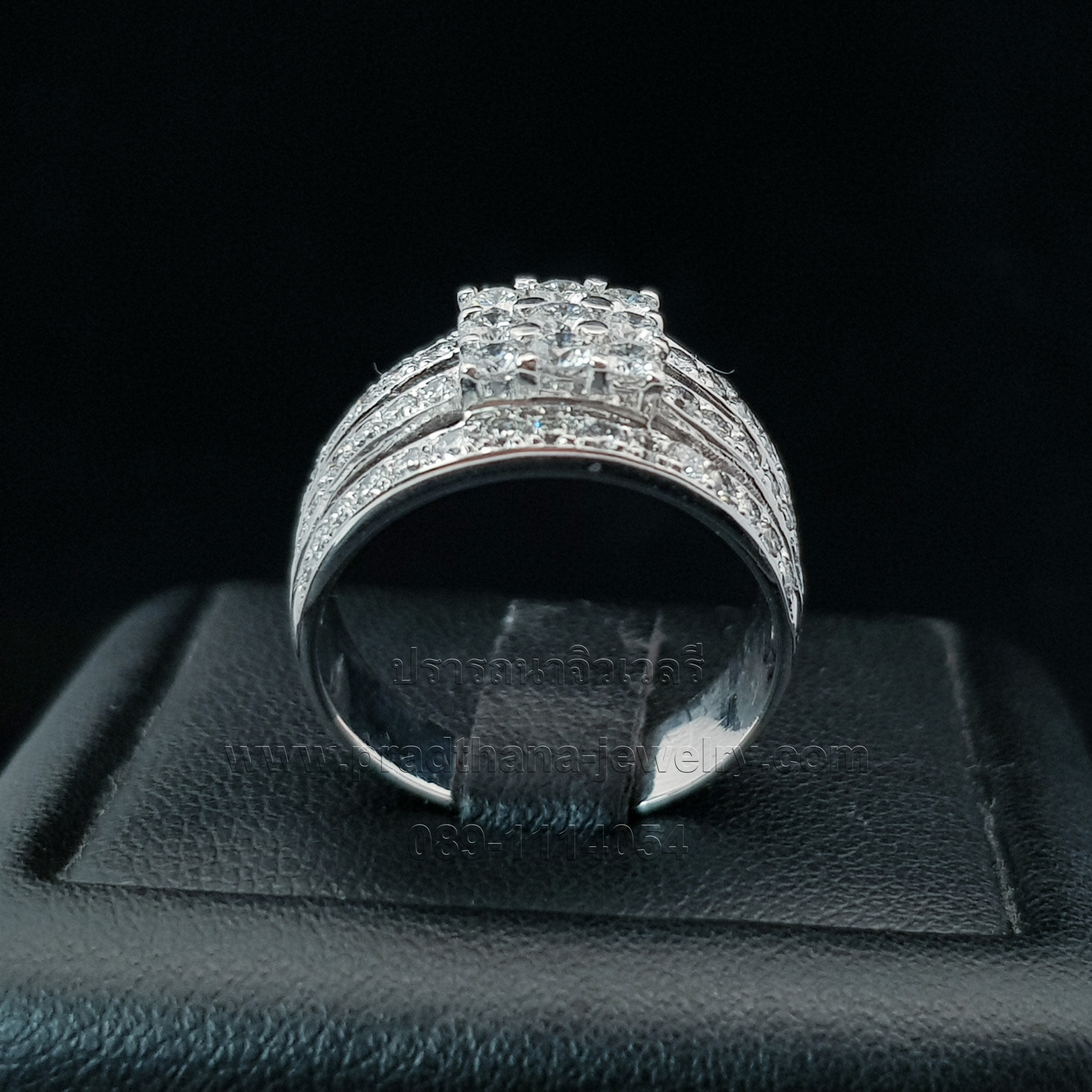แหวนเพชรหน้ากว้างก้านสี่แถว **จองแล้ว**