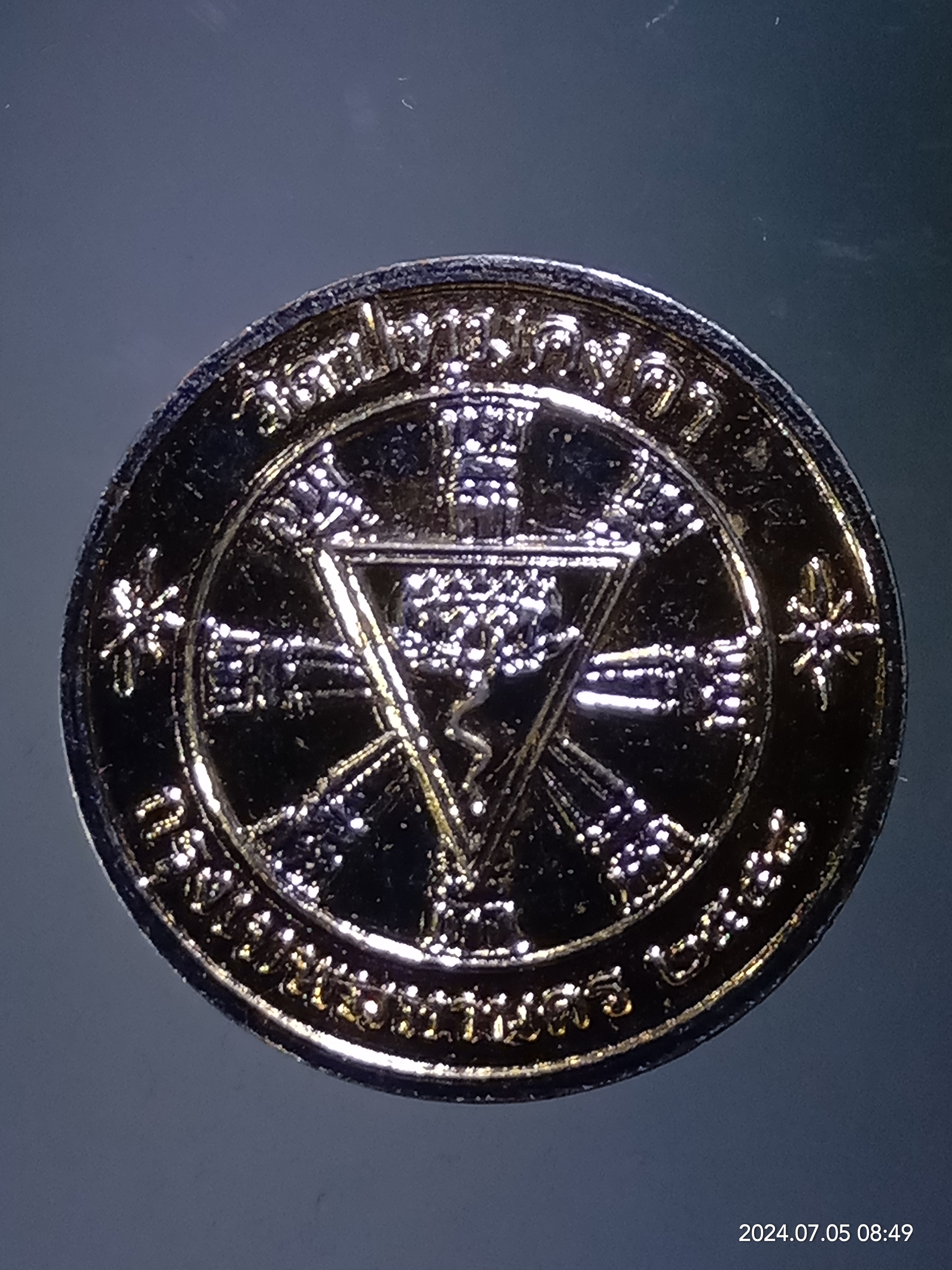 รหัสสินค้า เหรียญพระพุทธ 146 เหรียญกลมกะไหล่ทอง พระพุทธมหาชนก วัดปทุมคงคา กรุงเทพมหานคร สร้างปี 2548