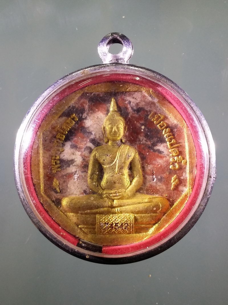 Antig FB 12125 พระพุทธโสธร เมืองแปดริ้ว เนื้อก้นครกปิดทอง รุ่นทองประทาน มาพร้อมตลับสแตนเลส แขวนบูชาได้ทันที เมื่อรับของ แต่ห่วงไม่มีนะครับ เชิญครับไม่แพง