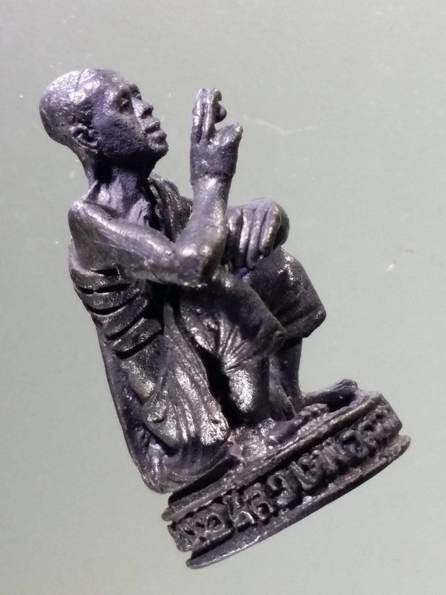 Antig Pim 100 รูปหล่อนั่งเอกลักษณ์ เนื้อนวโลหะ หลวงพ่อคูณ วัดบ้านไร่ อำเภอด่านขุนทด จังหวัดนครราชสีมา สร้างปี 2536