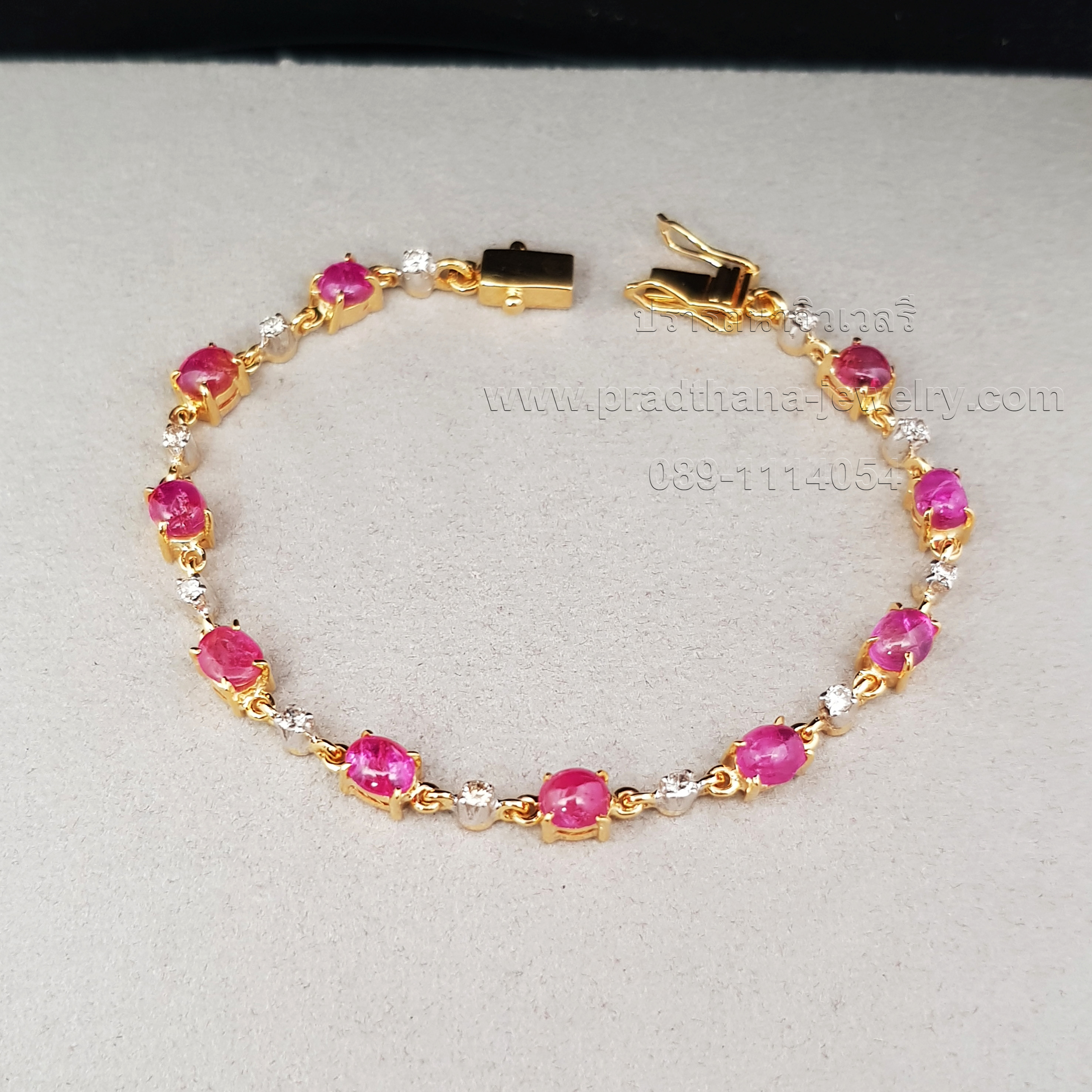 สร้อยข้อมือโบราณทับทิมคั่นเพชร **ขายแล้ว**