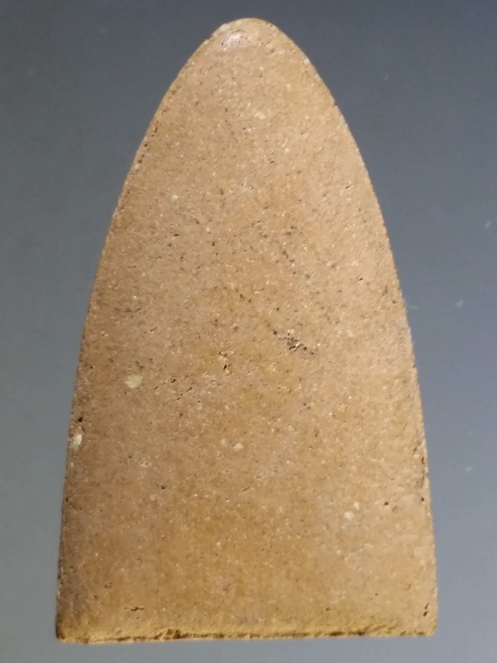 รหัสสินค้า หลวงปู่ทวด วัดต่างๆ 230 หลวงปู่ทวดเนื้อผงสีน้ำตาล หลังอูม ไม่ทราบวัดที่สร้าง