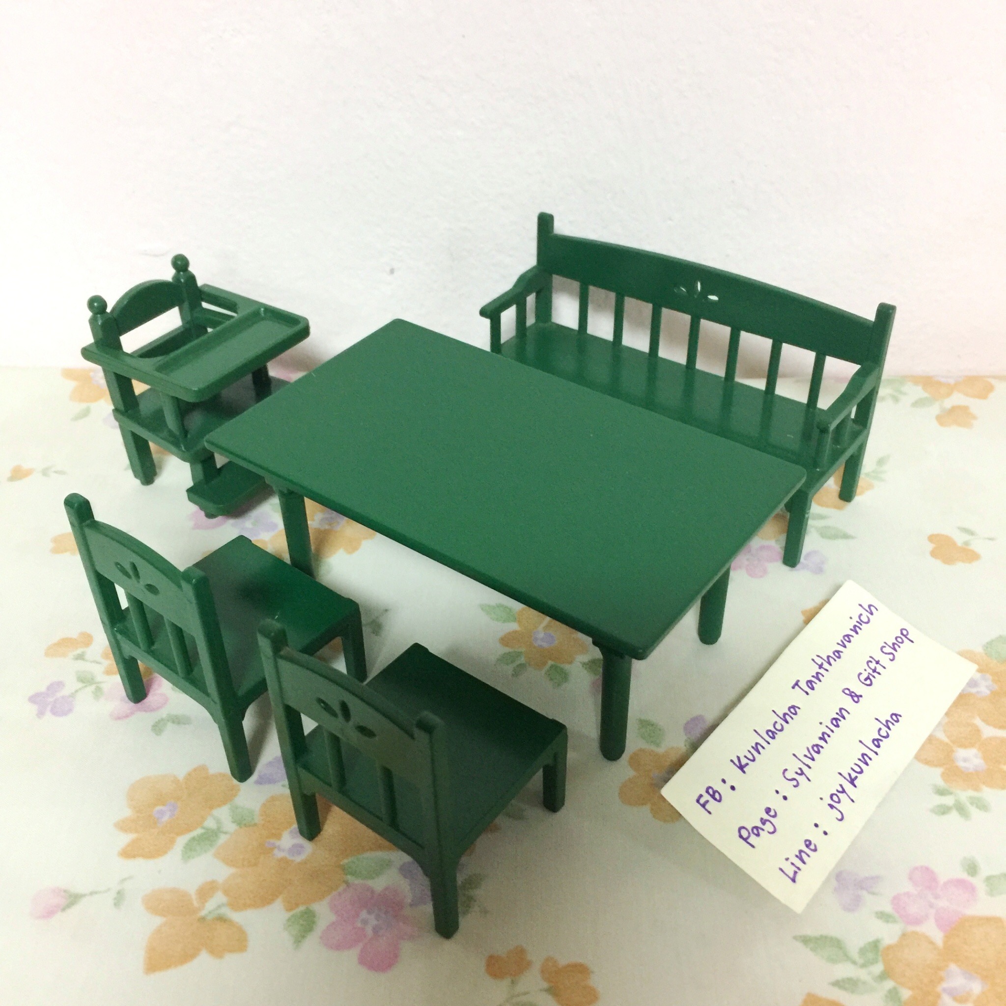 ชุดโต๊ะเก้าอี้ทานอาหารสีเขียว Table and Chairs Set : Sylvanian Families