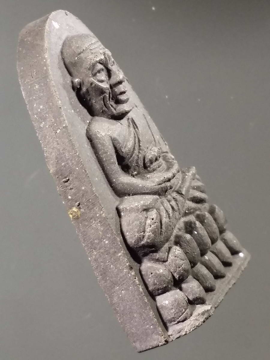 รหัสสินค้า พระมีกล่อง 240 หลวงปู่ทวด เนื้อผงว่าน รุ่น 111 ปี กลาโหม