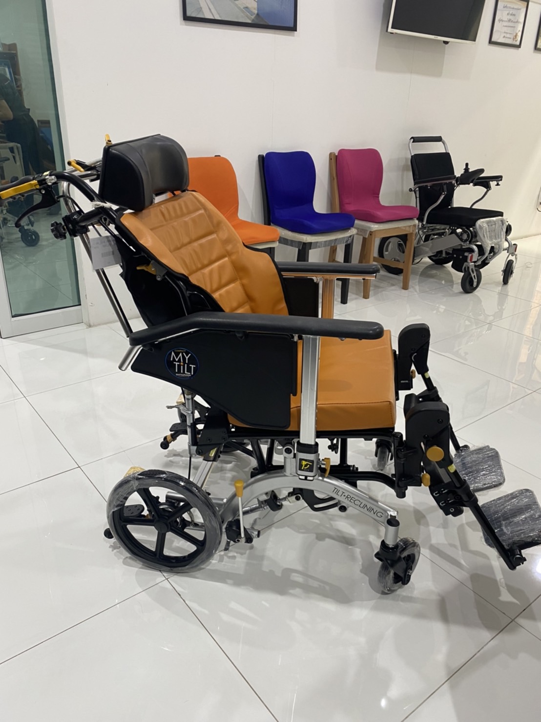 รถเข็นปรับเอนนอน แบรนด์ญี่ปุ่น Matsunaga Wheelchair (車いす) รุ่น MHCR3D พับได้ พกพาสะดวก ถอดชิ้นส่วนได้ นั่งสบาย ดีไซด์สวย