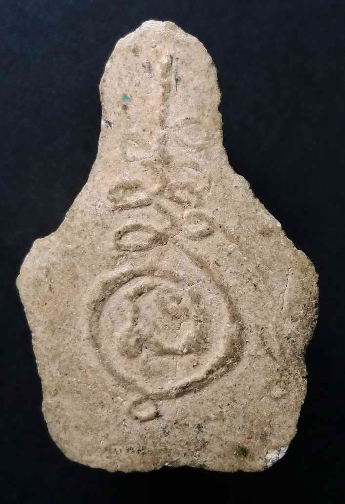 รหัสสินค้า เครื่องราง ล็อตเก็ต ภาพถ่าย 009 เศียรพ่อแก่เนื้อผงทาทองบรอนซ์ หลังยันต์นะเฉลียวเพชร ไม่ทราบสำนัก วัตถุมงคลรายการนี้ให้เช่าบูชาแล้ว