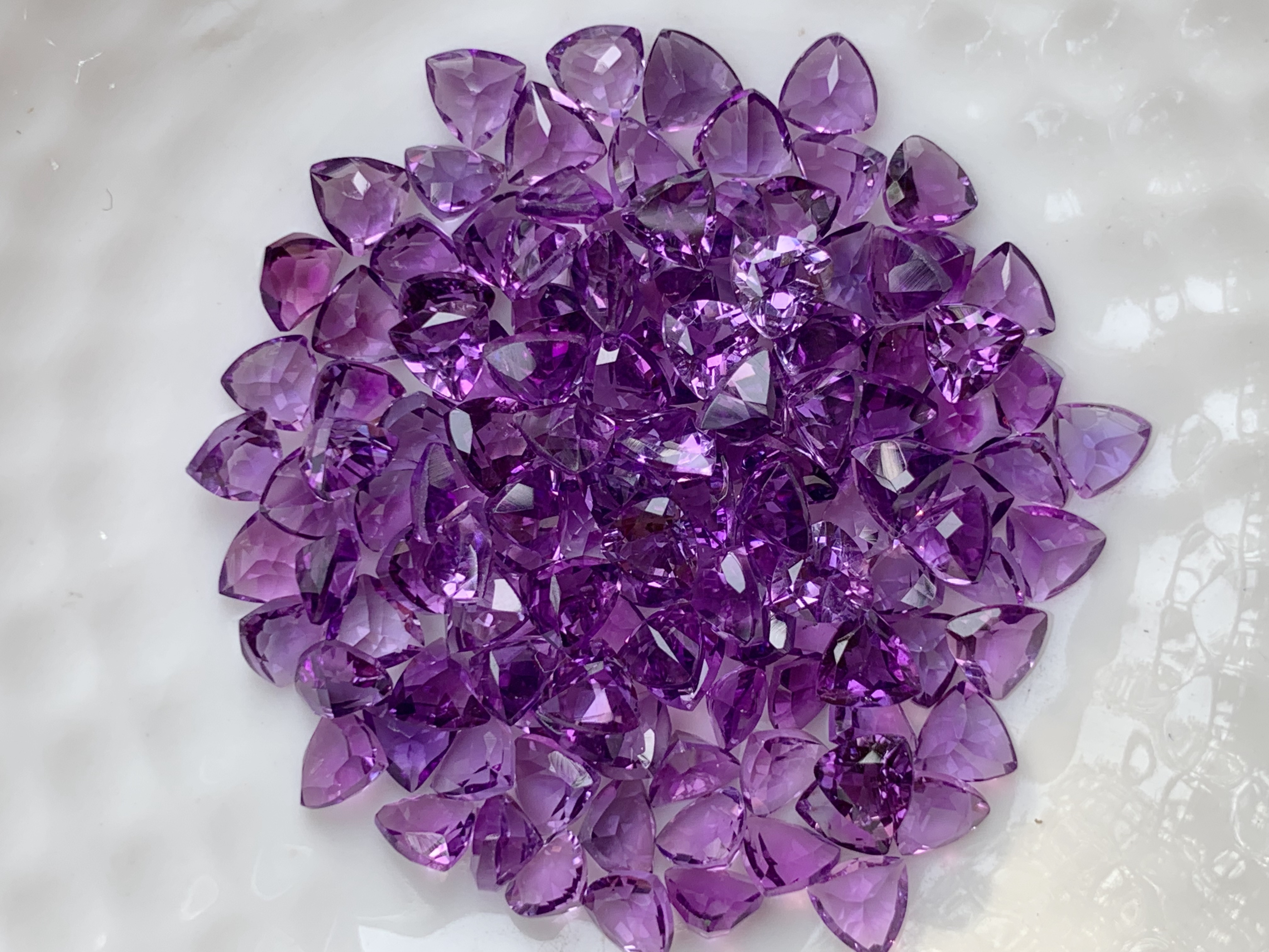 อเมทิสสามเหลี่ยม 4 มม. 5 กะรัต