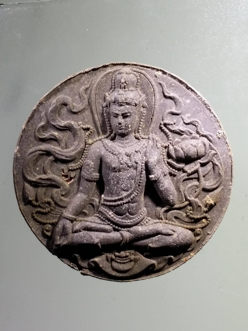 รหัสสินค้า จตุคามรามเทพ 974 พระเทวราชโพธิสัตว์จตุคามรามเทพ รุ่นมหาจักรพรรดิศรีวิชัยสุวรรณภูมิ เนื้อว่านกากยายักษ์ หมายเลข ๕๔