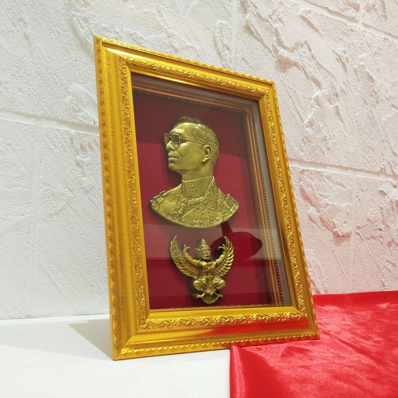 กรอบรูป ร.9
