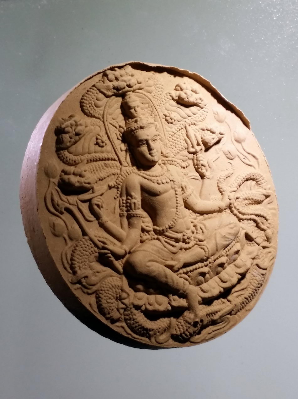 รหัสสินค้า จตุคามรามเทพ 792 พระเทวราชโพธิสัตว์จตุคามรามเทพ รุ่นมหาปาฏิหาริย์มั่งมีทรัพย์ เนื้อว่านผสมผงธูป กล่องแปดเหลี่ยม