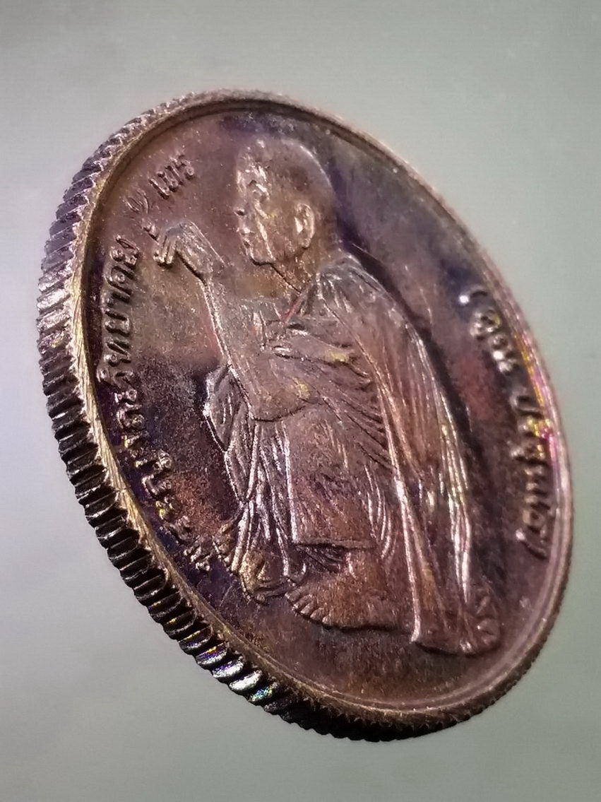 รหัสสินค้า เหรียญคณาจารย์ 7423 เหรียญขอบสตางค์หลวงพ่อคูณวัดบ้านไร่ หลังพระนามย่อ สก. ที่ระลึกเสด็จพระราชดำเนินในพิธีตัดลูกนิมิต ณ.วัดบ้านไร่ ปี 2536 พระรายการนี้ให้เช่าบูชาแล้ว