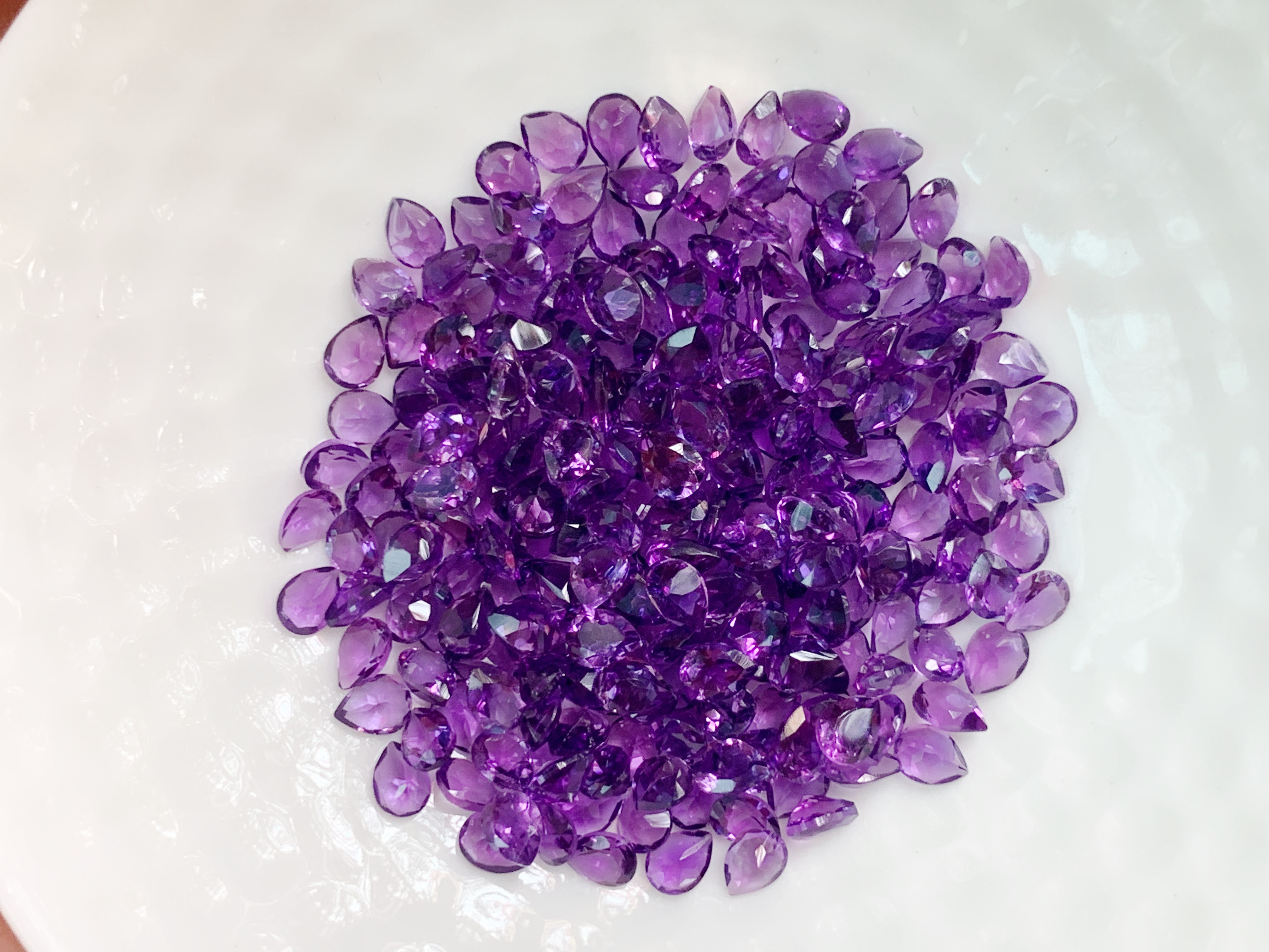 อเมทิสหยดน้ำ 4x3 มม. 5 กะรัต